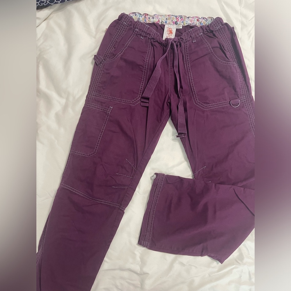 Tall, cargo scrub pants. M